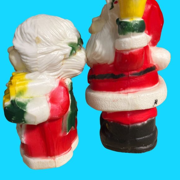 Santa and Mrs Claus Salt and Pepper Shaker Set - Picture 7 of 12